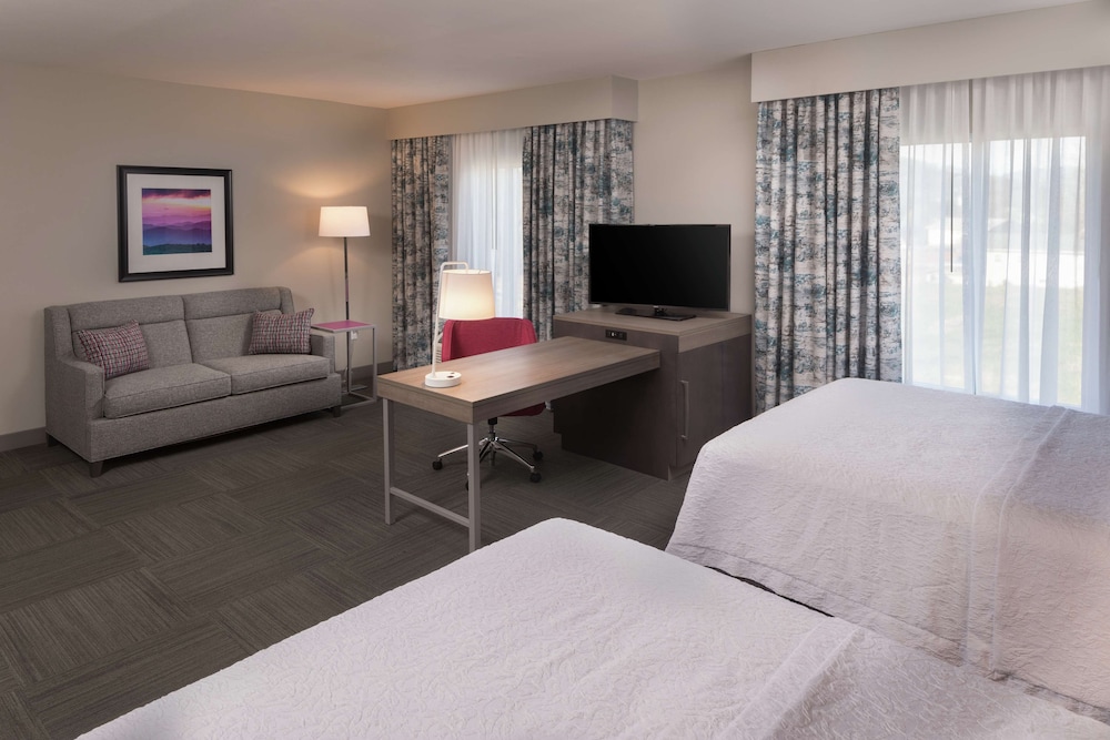 Hampton Inn & Suites Asheville Biltmore Area, NC 17/46
