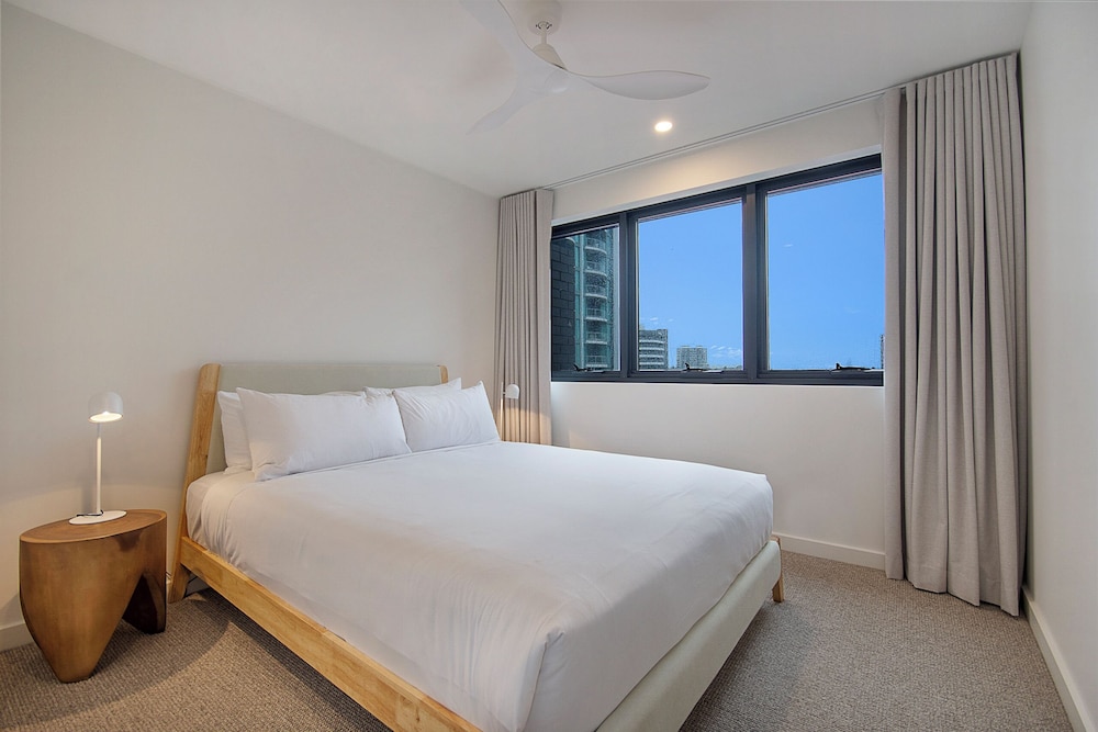 The Shores Surfers Paradise Apartments 16/50
