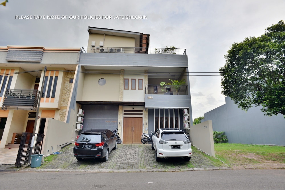 ZEN Rooms Anggrek Loka BSD 6/35