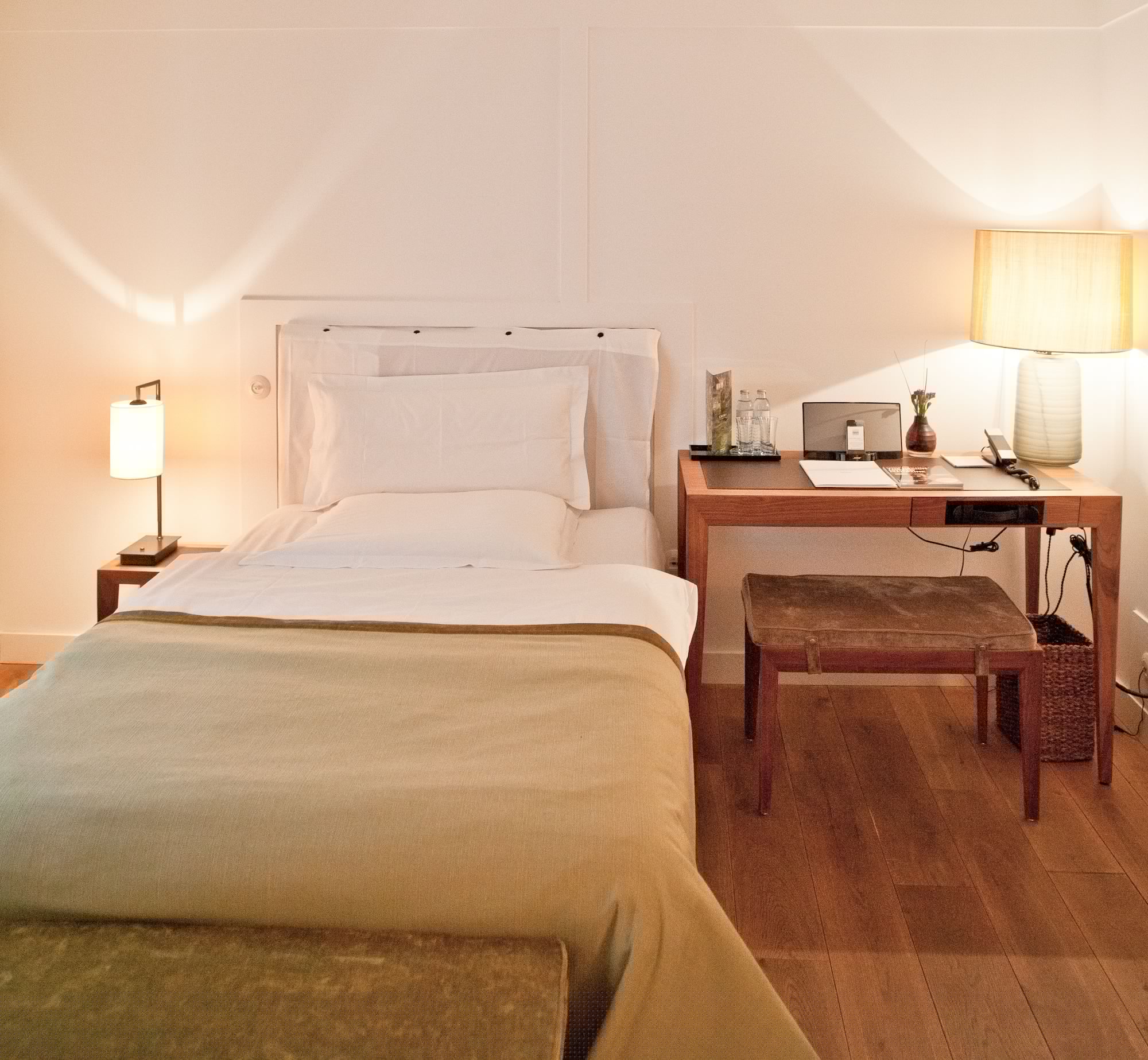 ROOM, SINGLE, COURTYARD VIEW