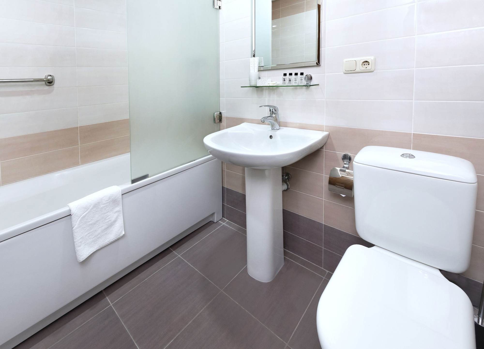 غرفة سوبيريور بسرير مزدوج، Ani Central Inn Ex Silachi 3/3