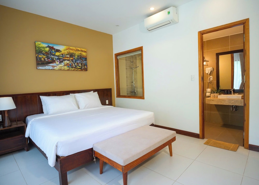 2 Bedrooms, Family Suite, 1 King and 1 Single Beds, Pool View, Pool Side، Nadine Phu Quoc Resort 2/4