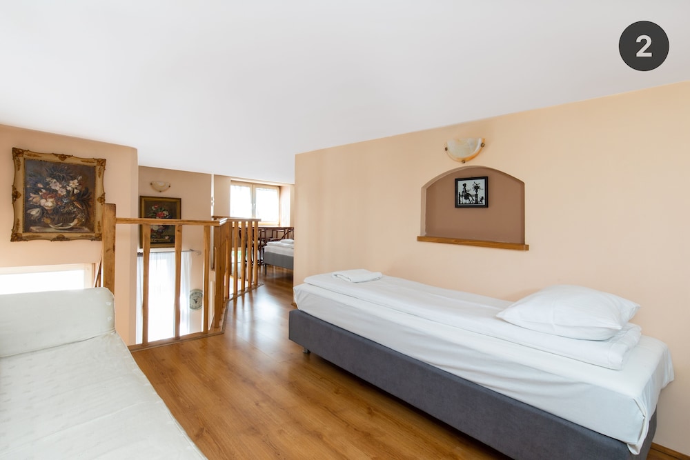 DELUXE, STUDIO, SUITE