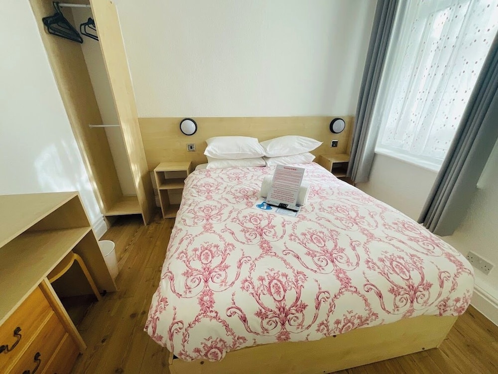 ROOM, DOUBLE BED