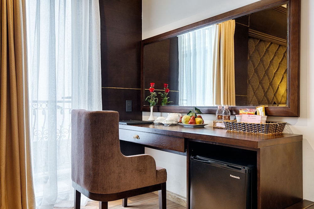 Palazzo Luxury Hotel 6/92