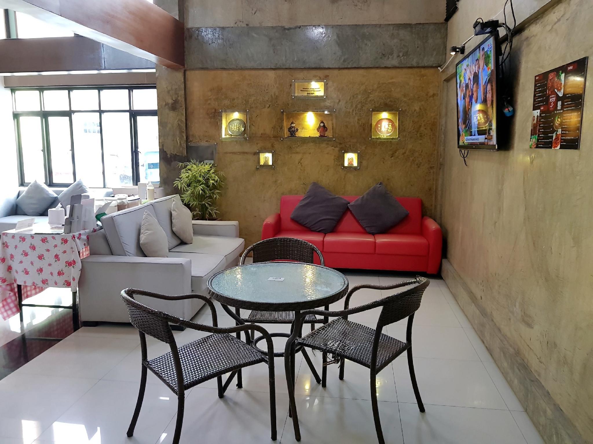 Izen Pure Budget Hotel & Residences 40/49