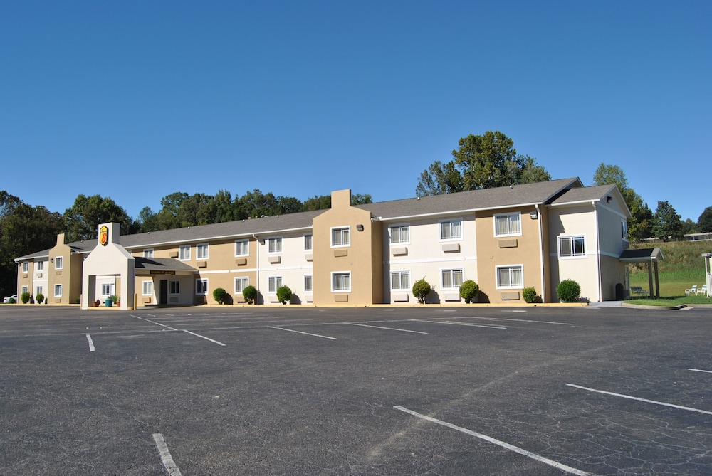 Super 8 by Wyndham Vicksburg 12/16