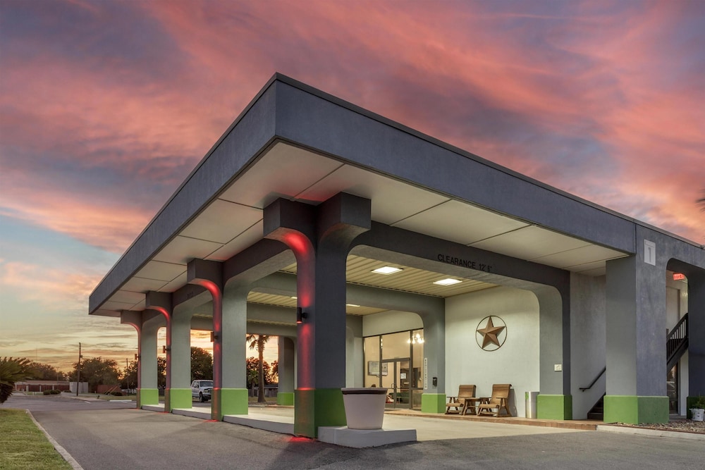 Victoria Hotel 1/29