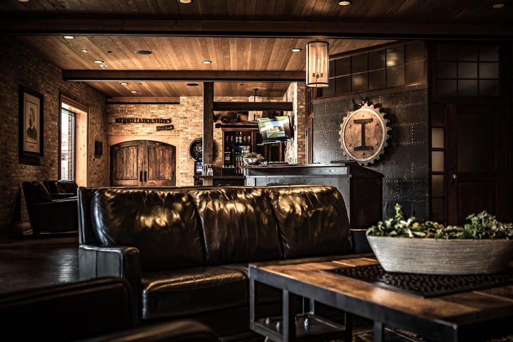 Ironworks Hotel 40/48