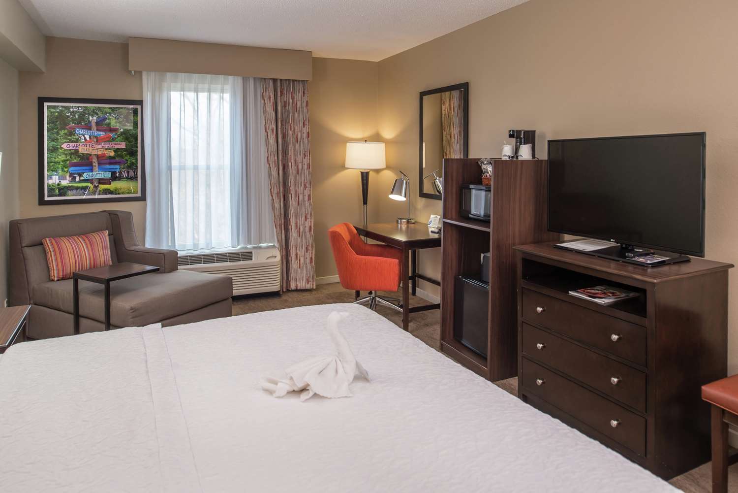 Hampton Inn & Suites Charlotte-Arrowood 20/61