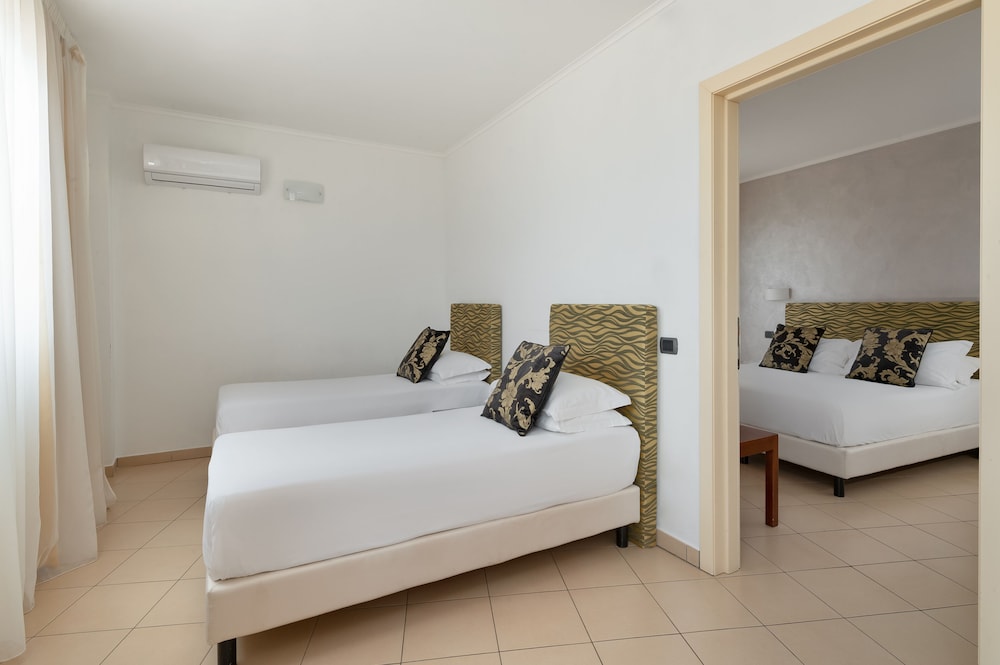 Luxury, Quadruple, Double and Twin Beds 5/5