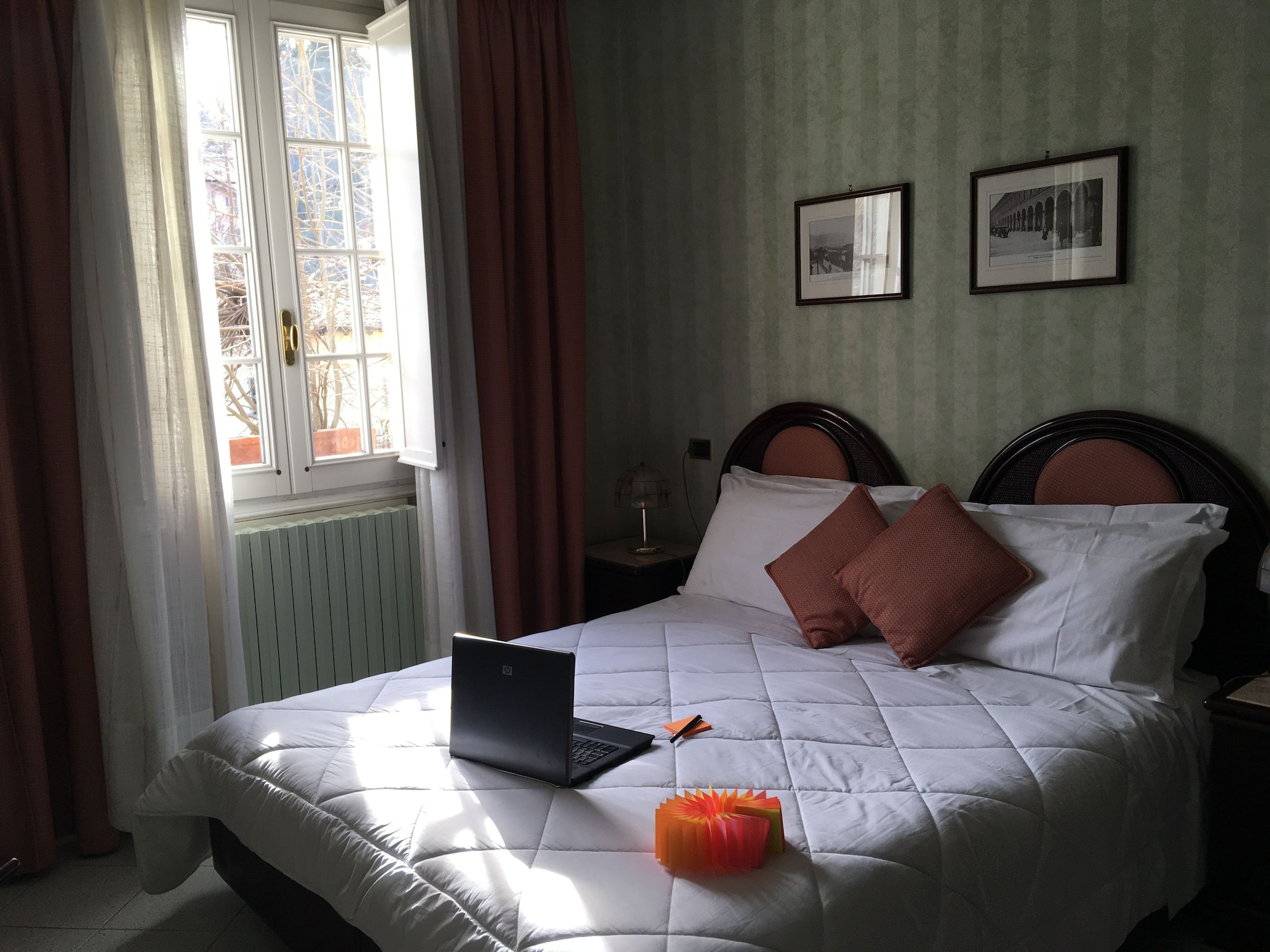 ROOM, SINGLE, DOUBLE BED