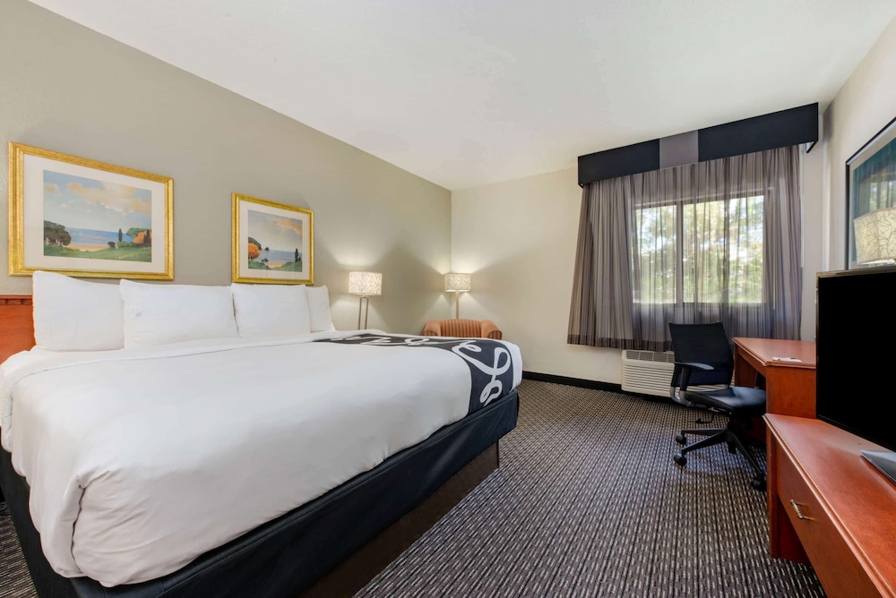 ROOM, KING BED