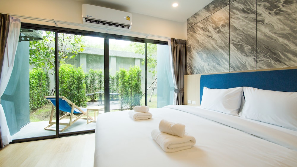 PREMIER, LUXURY