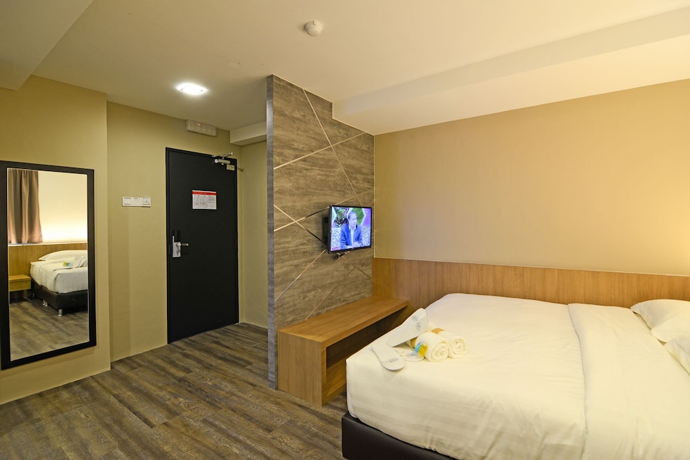 DELUXE, KING BED
