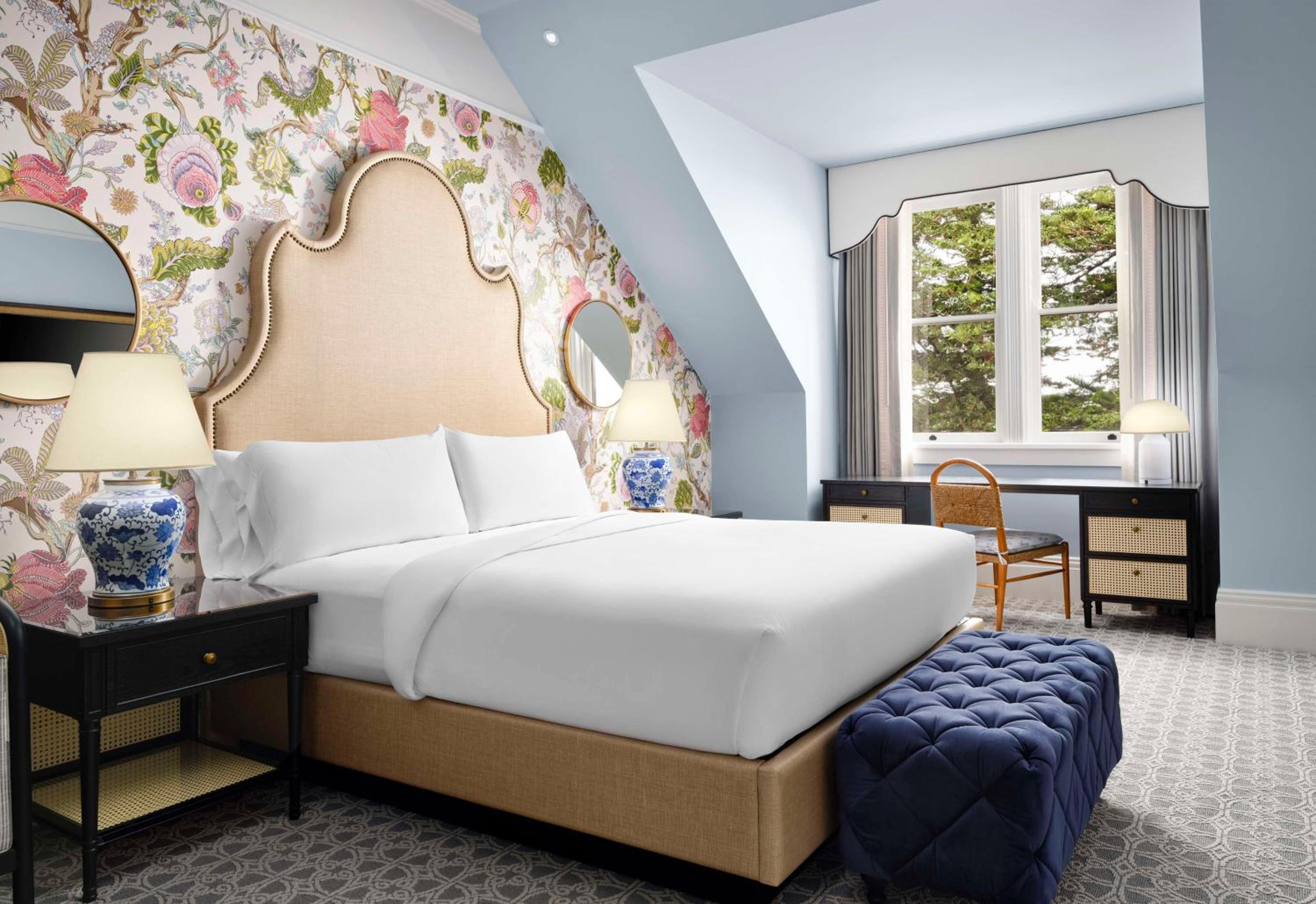Victorian, King Bed, Resort View, Bathtub, Accessible