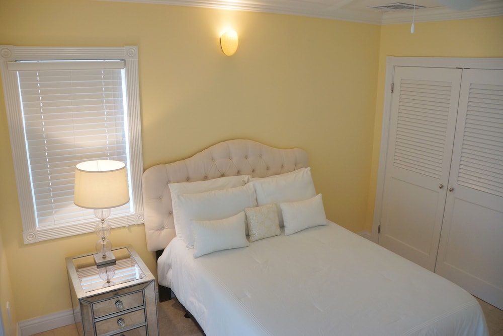 The Hamilton Beach Villas & Spa 5/50