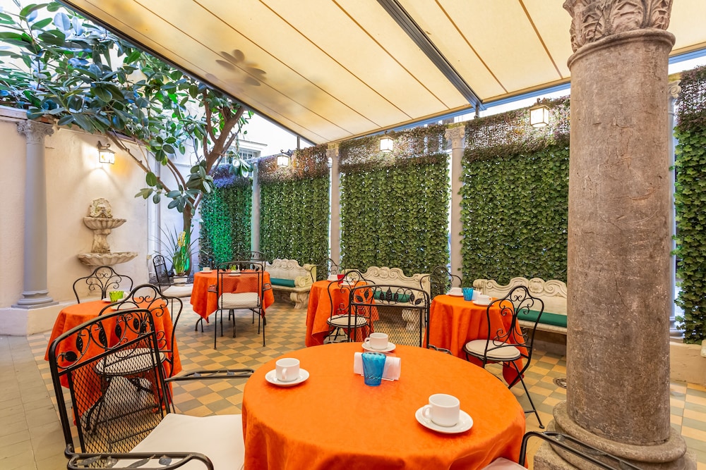 Hotel Medici 35/48