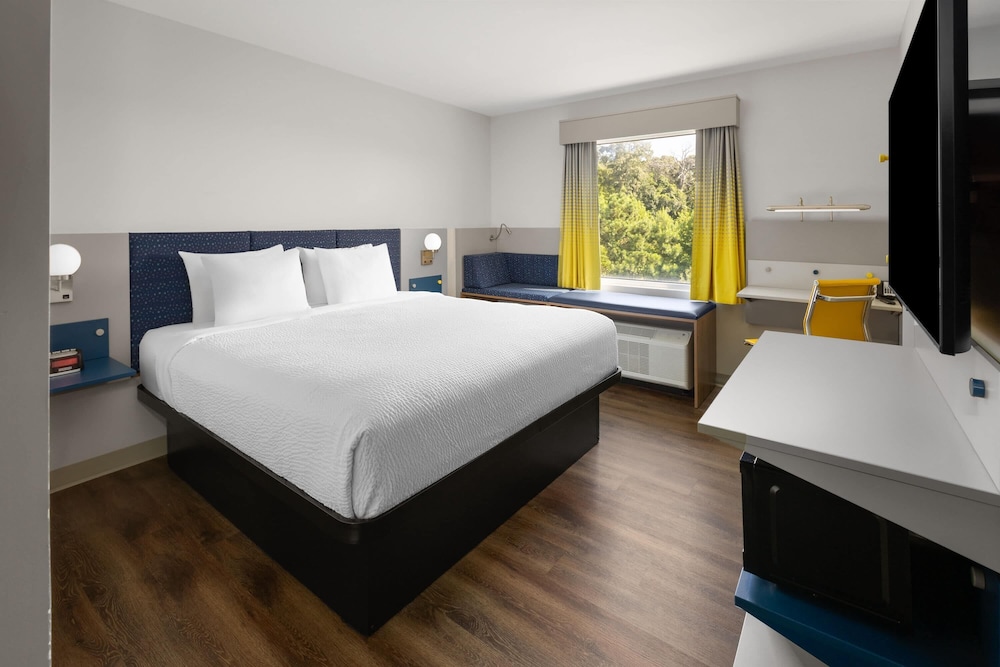 غرفة بسرير كينج، Microtel Inn and Suites by Wyndham Rehoboth Beach 3/4