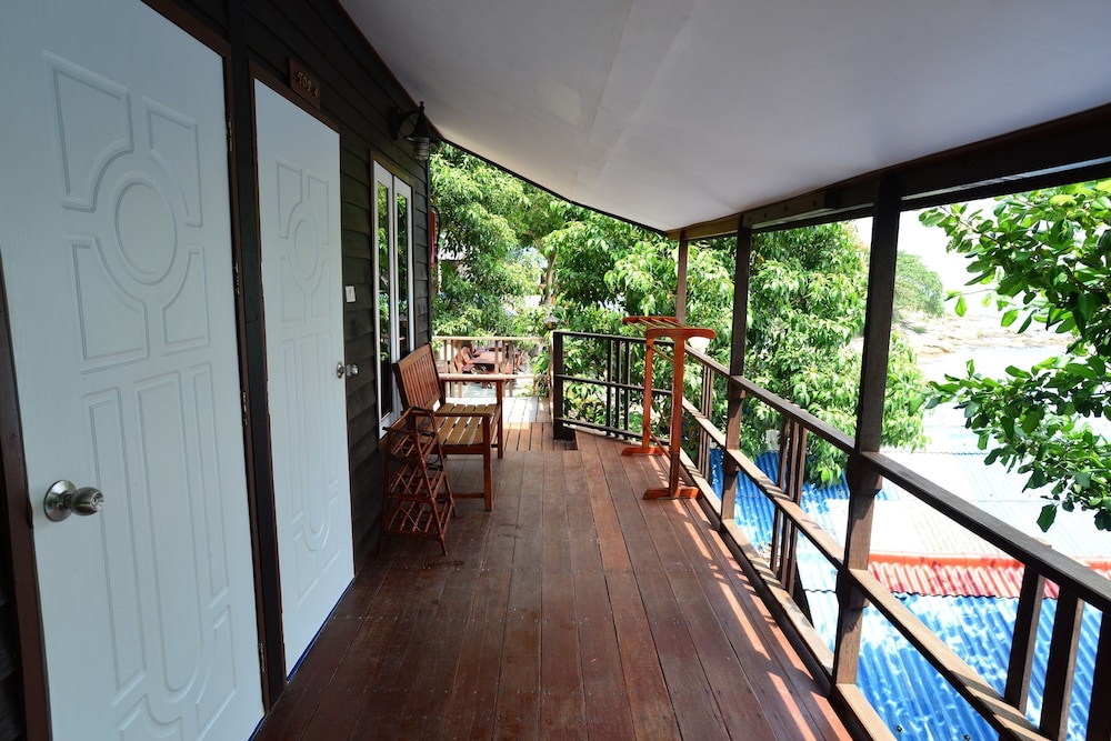 Sangthian Beach Resort 35/60