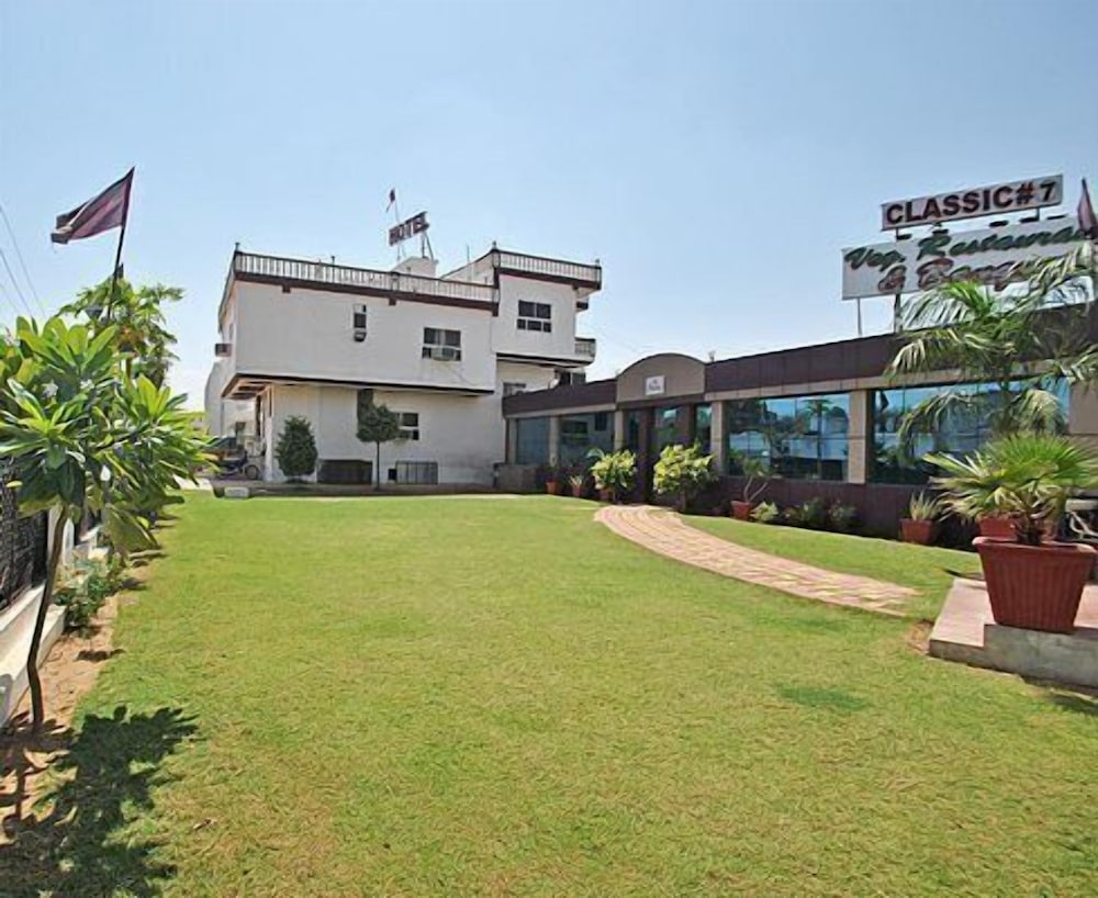 Classic 7 Hotel &amp; Restaurant 34/43
