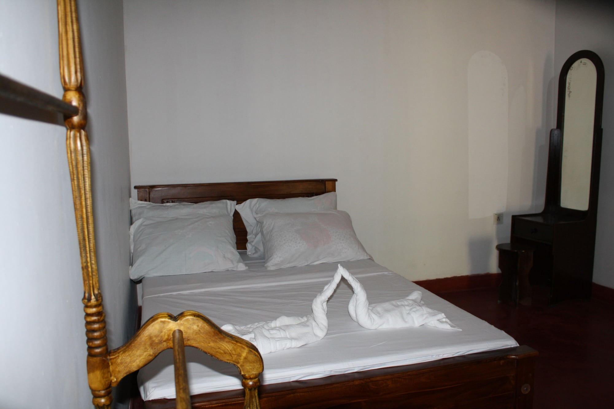 ROOM, DOUBLE BED