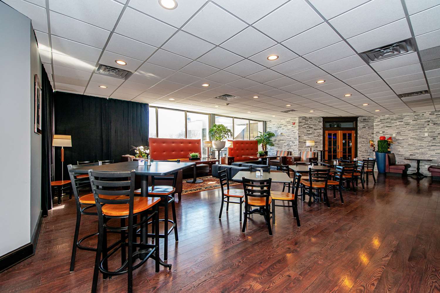 New Hope Inn & Suites 12/17