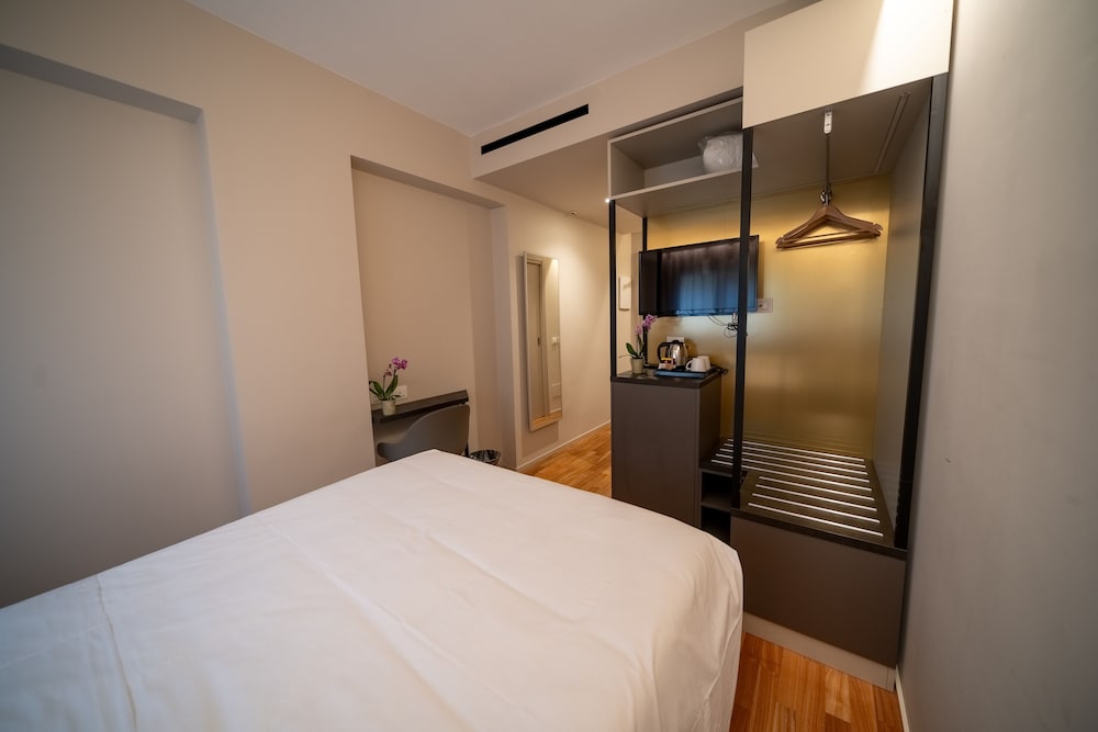 ROOM, SINGLE, LARGE SINGLE BED