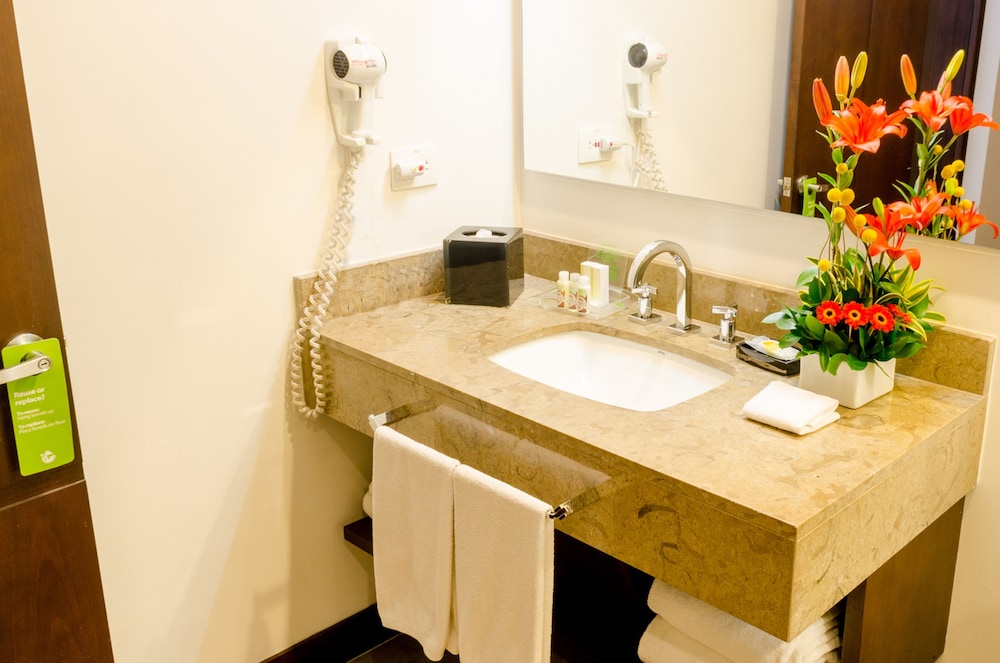 Holiday Inn Bogota Airport 27/75