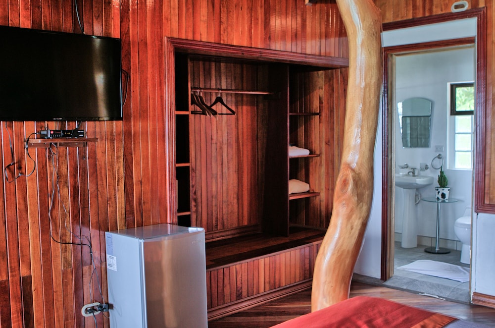 La Isla Inn Hotel 6/52