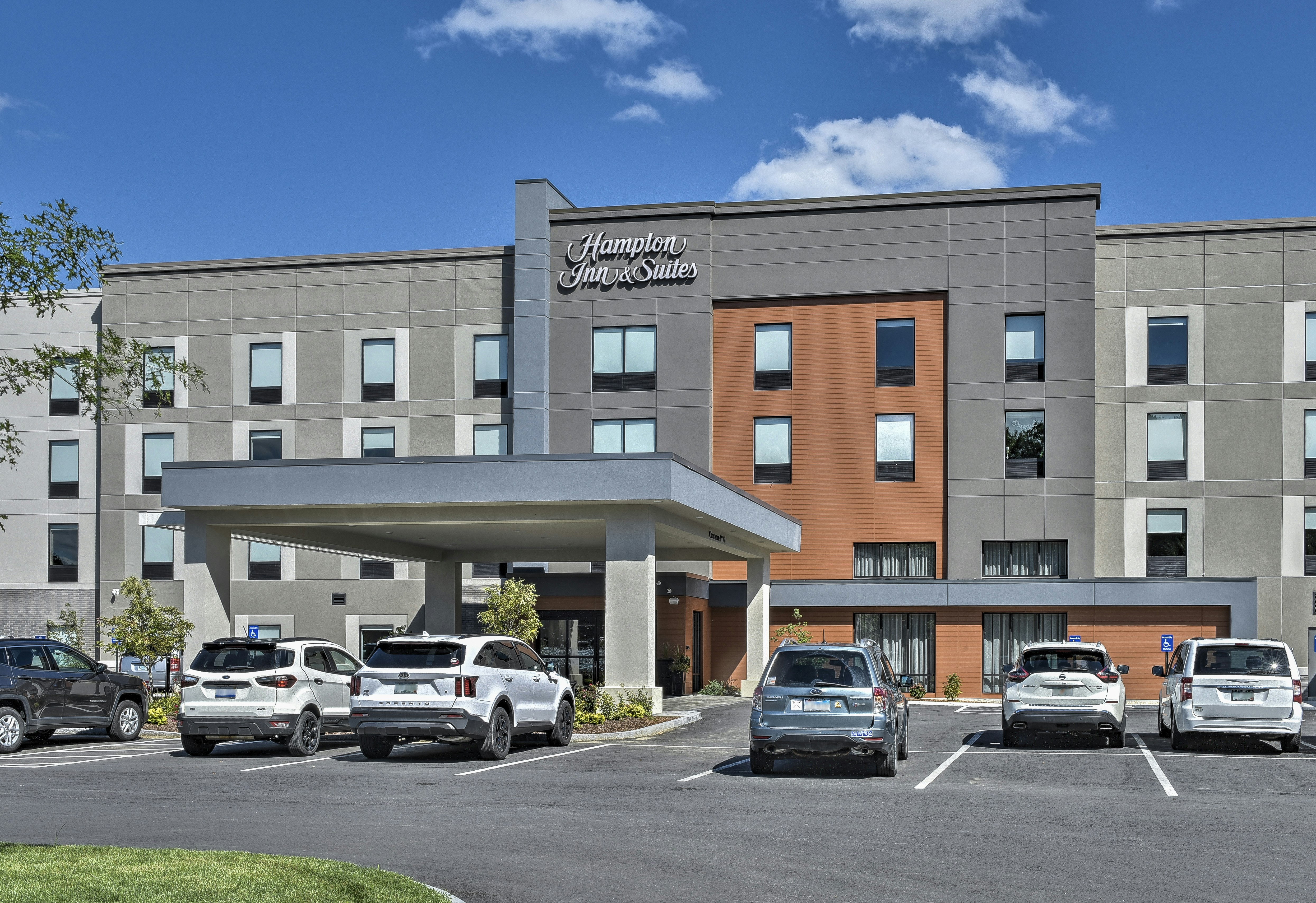 Hampton Inn and Suites Keene 43/47