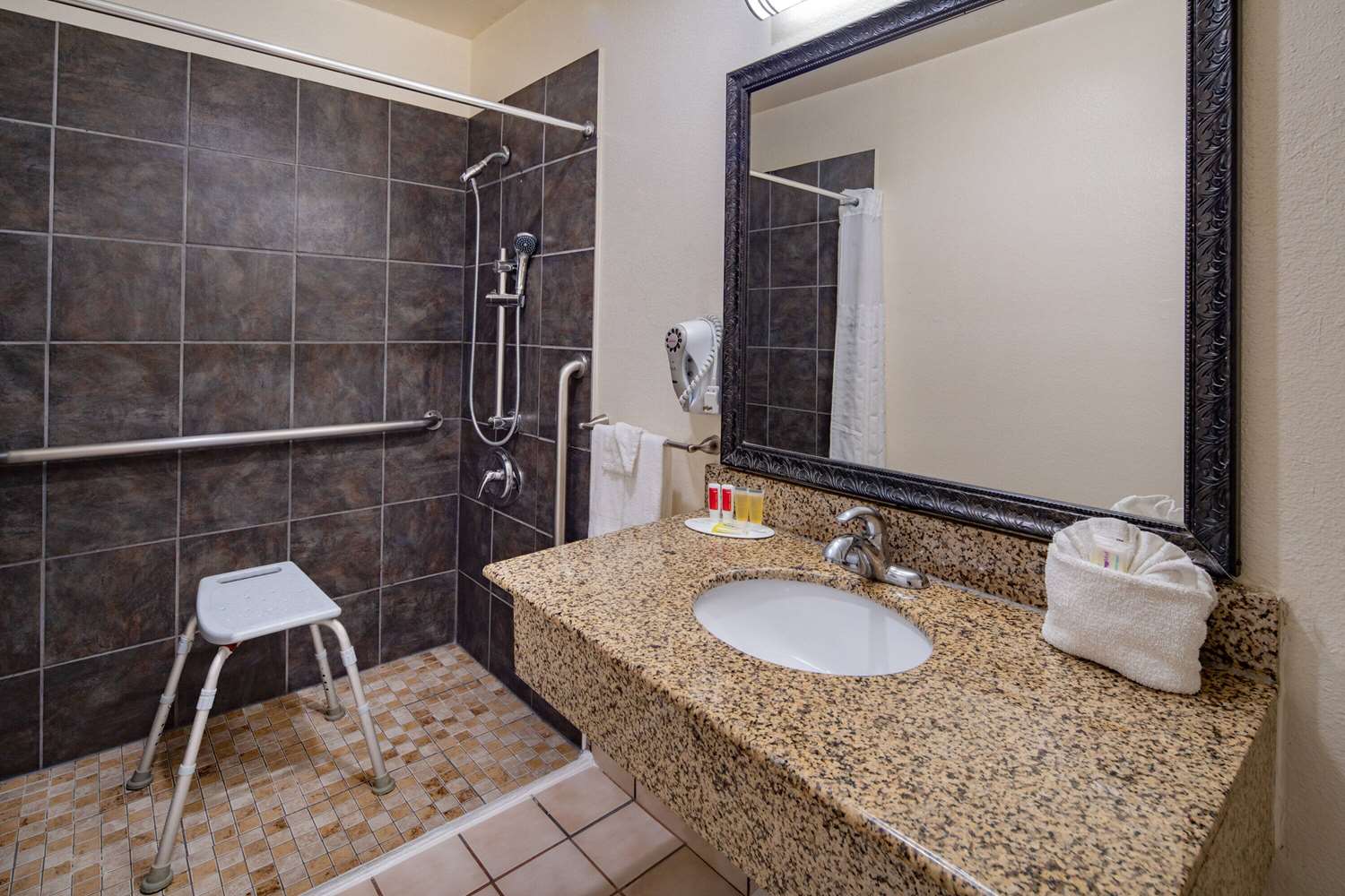 Super 8 by Wyndham San Diego Hotel Circle 53/58