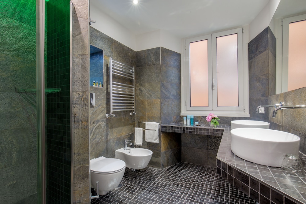 GCF Luxury Suites Guest House 65/70