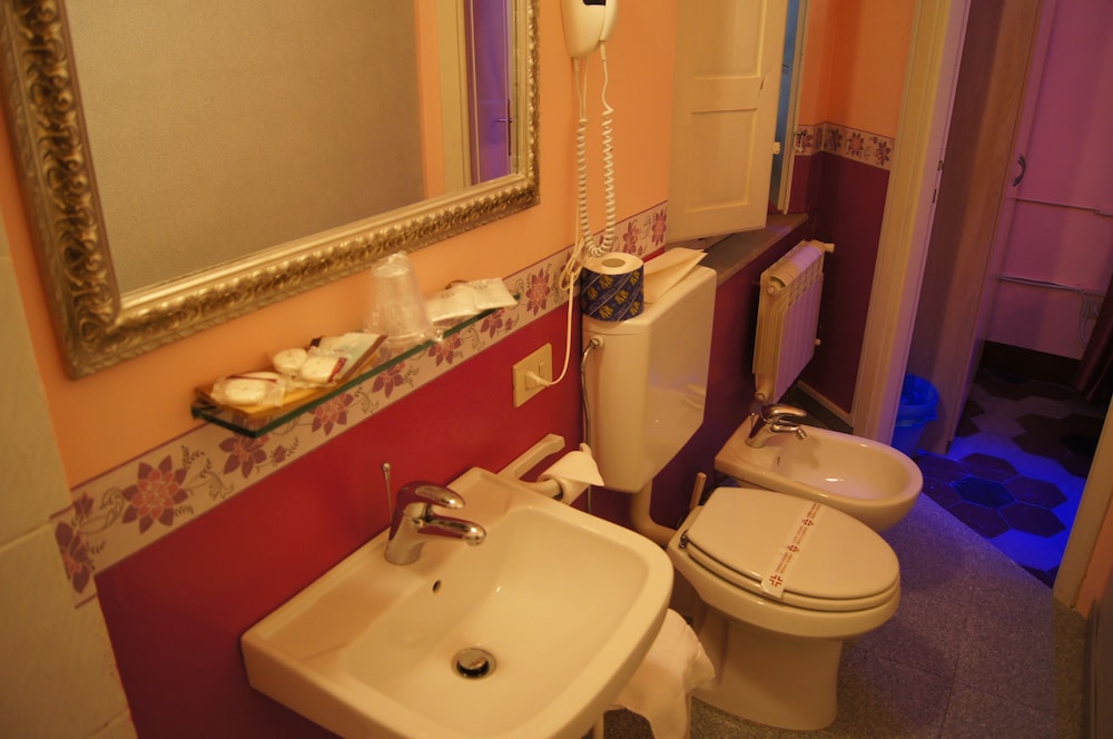 La Mimosa Bed And Breakfast 68/71