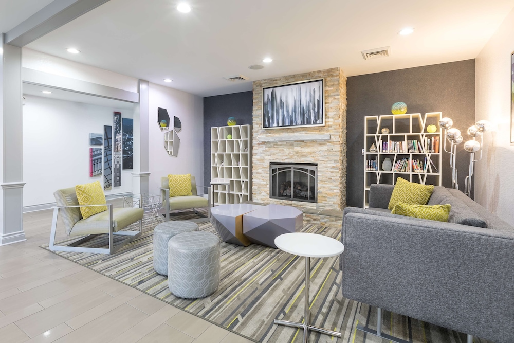 La Quinta Inn & Suites by Wyndham Asheville Downtown 19/34
