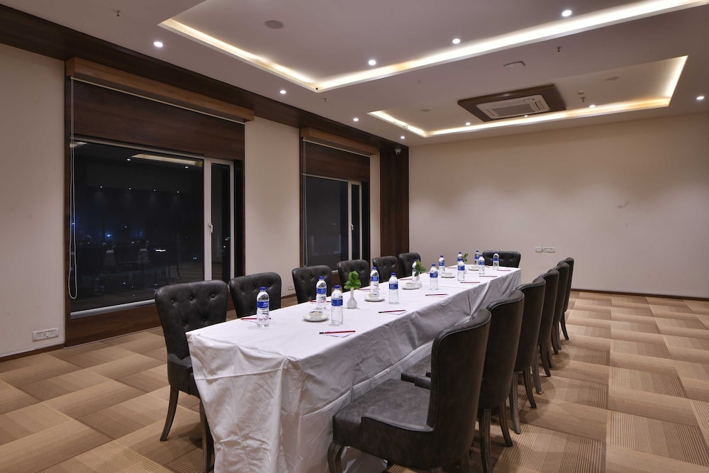 Palette - Hotel Royal Palace Morbi 38/50