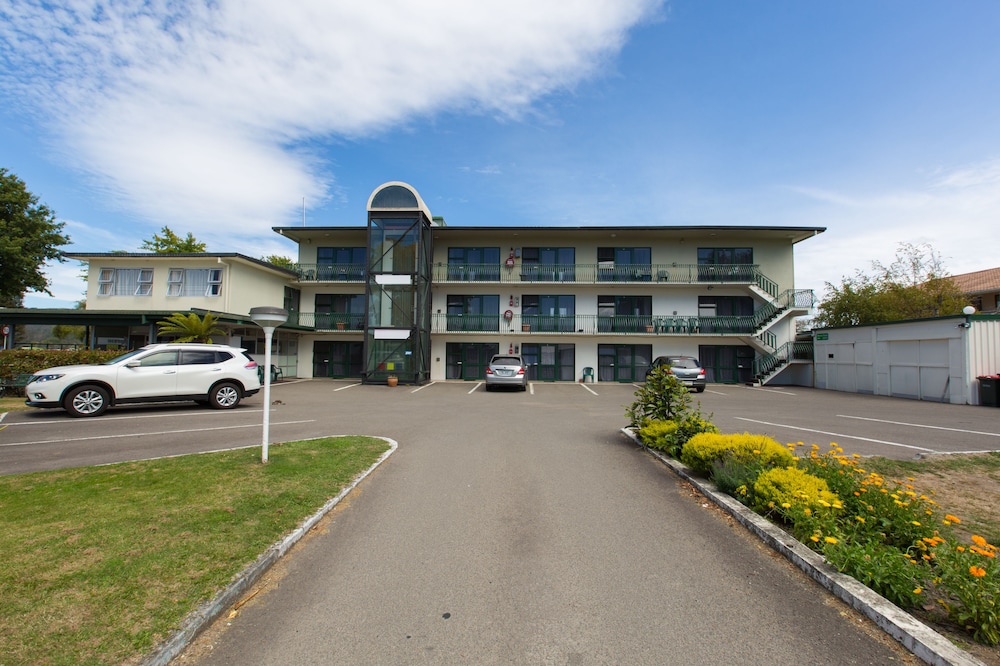 Gateway International Motel 27/38