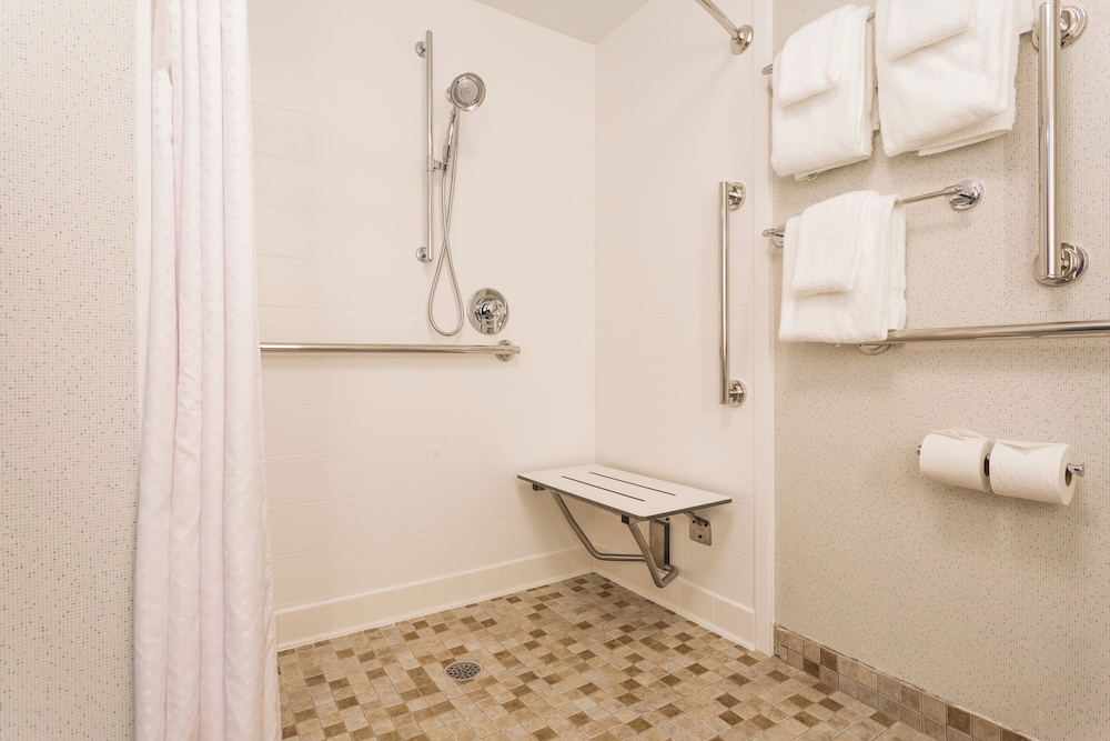 Holiday Inn Express Hotel And Suites Wilmington University Center 62/62