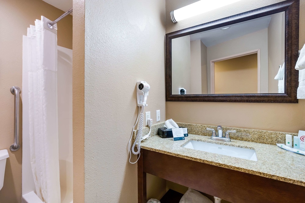 Quality Inn I-70 Near Kansas Speedway 23/45