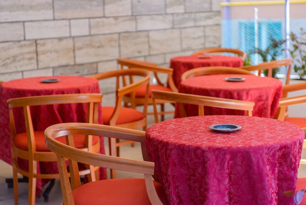 restaurant cafeteria