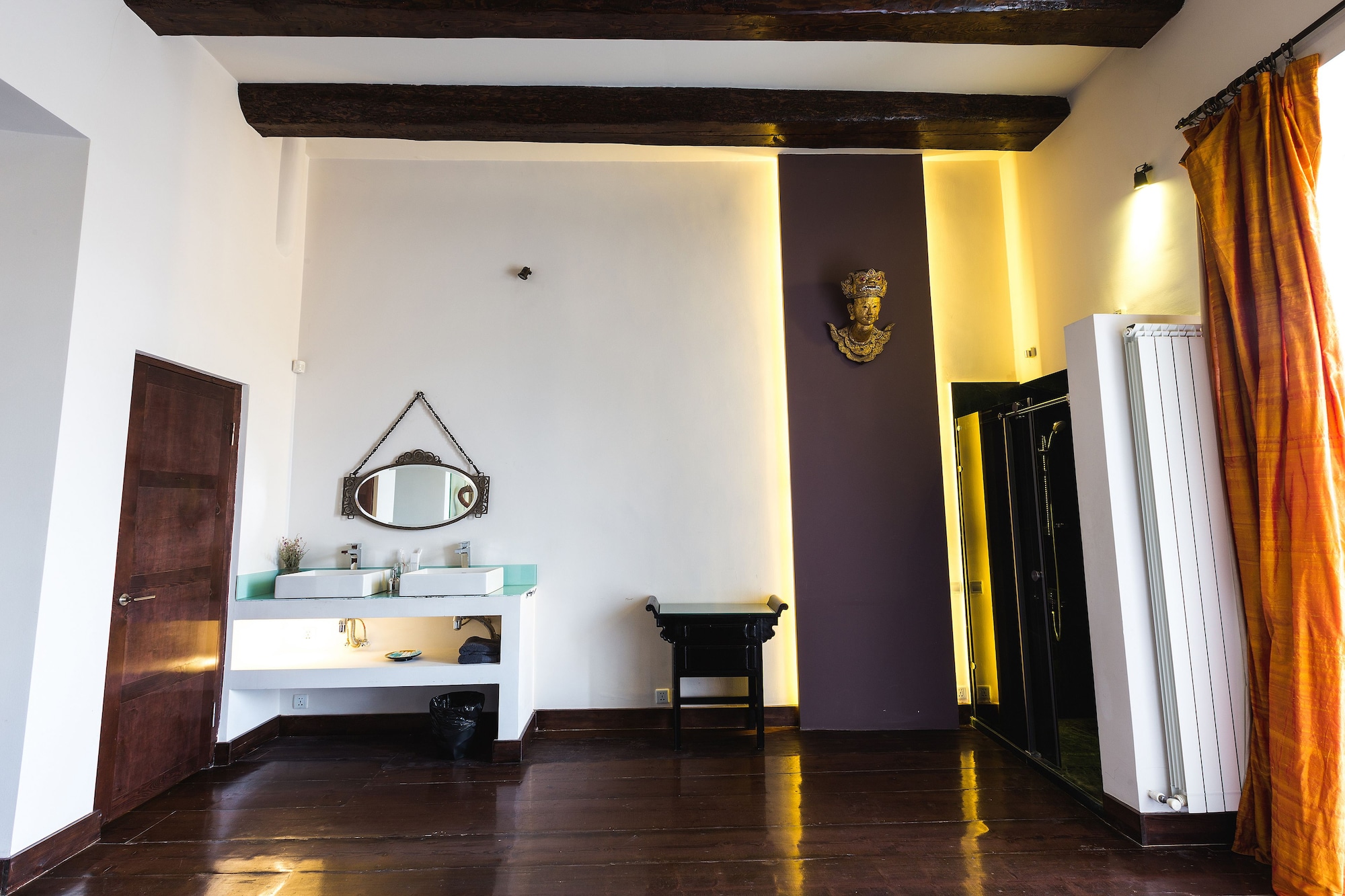 LUXURY, QUEEN BED, CITY VIEW, TERRACE