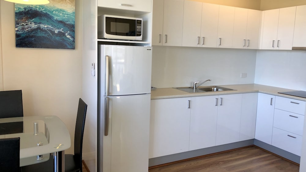 HI HO BEACH APARTMENTS 57/69