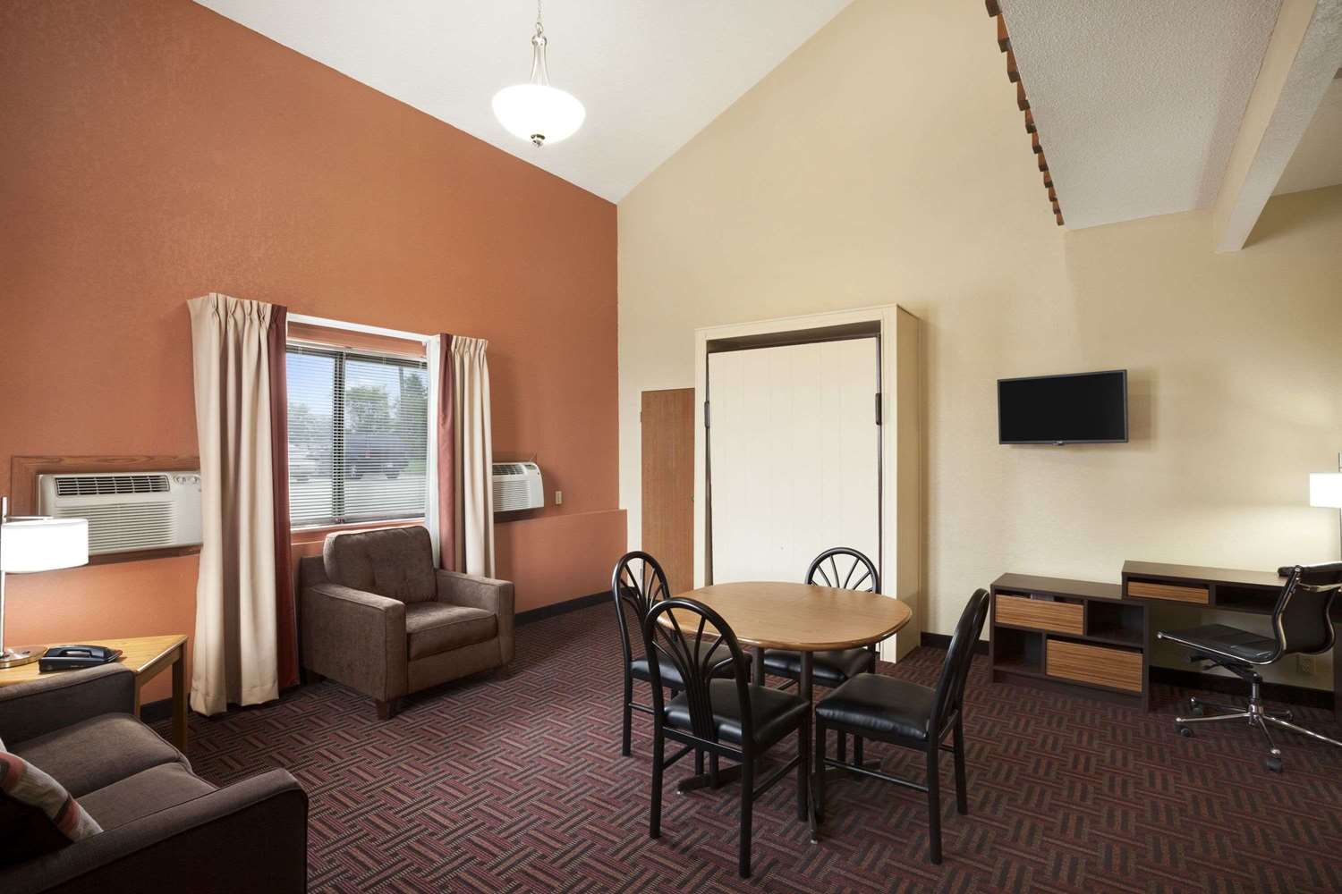 Super 8 by Wyndham Salem 6/9