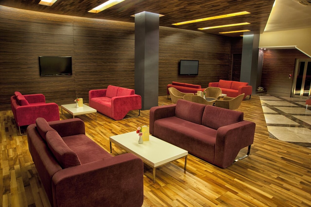 Hera Hotel 50/70