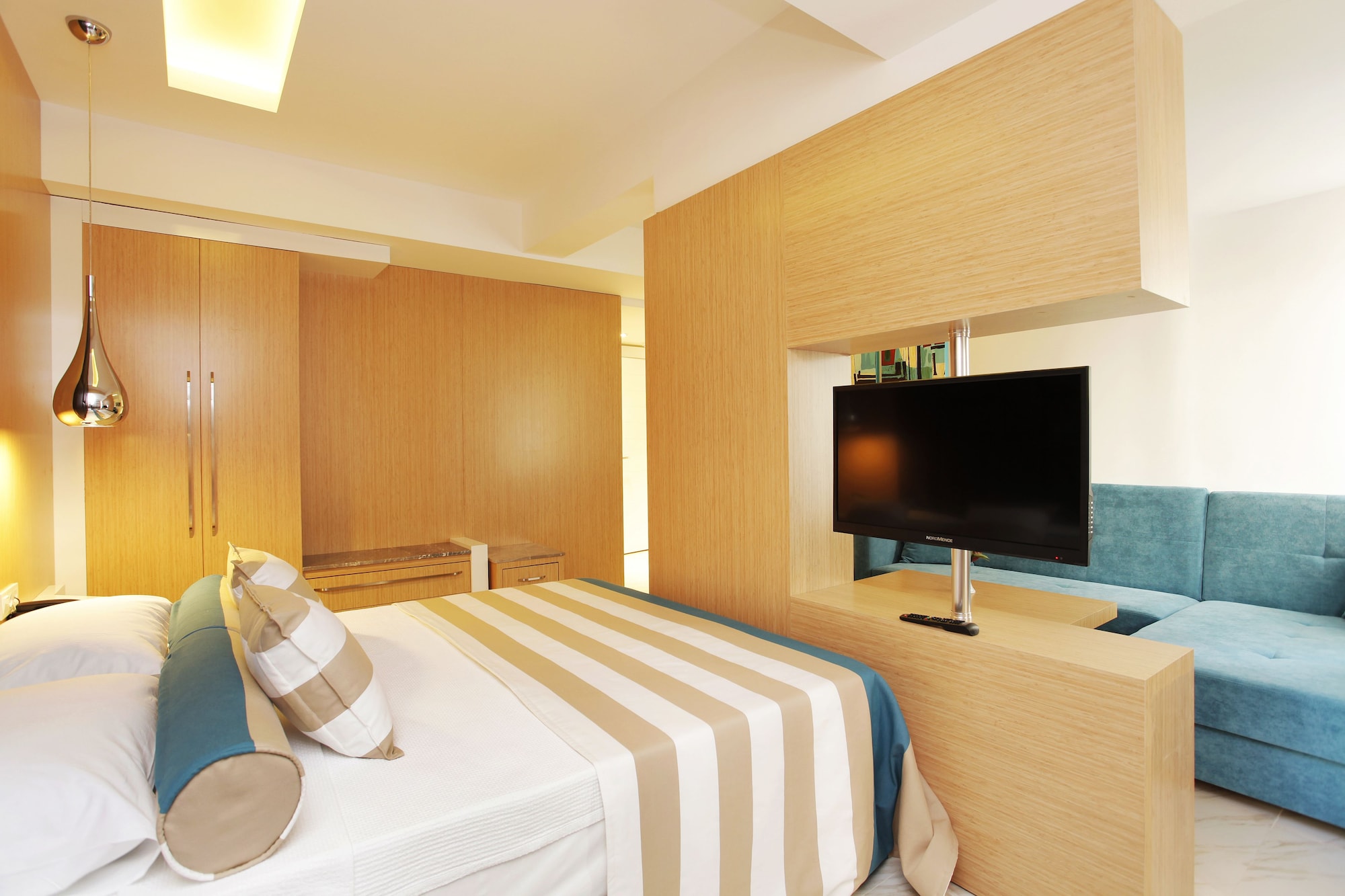 LUXURY, STUDIO