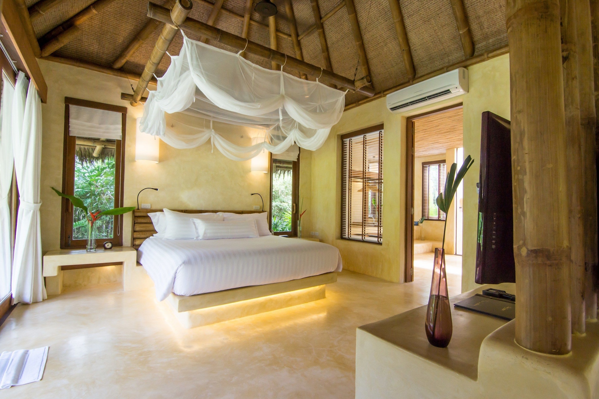 Grand, Pool, Villa, King Bed