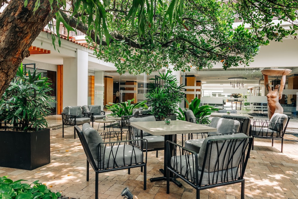 Hotel Plaza Suites 33/50