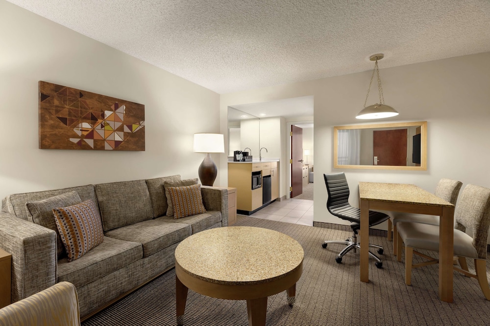Embassy Suites By Hilton Denver International Airport 34/62