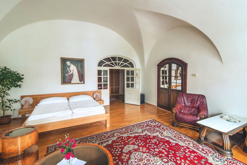 Arkada Hotel 24/56