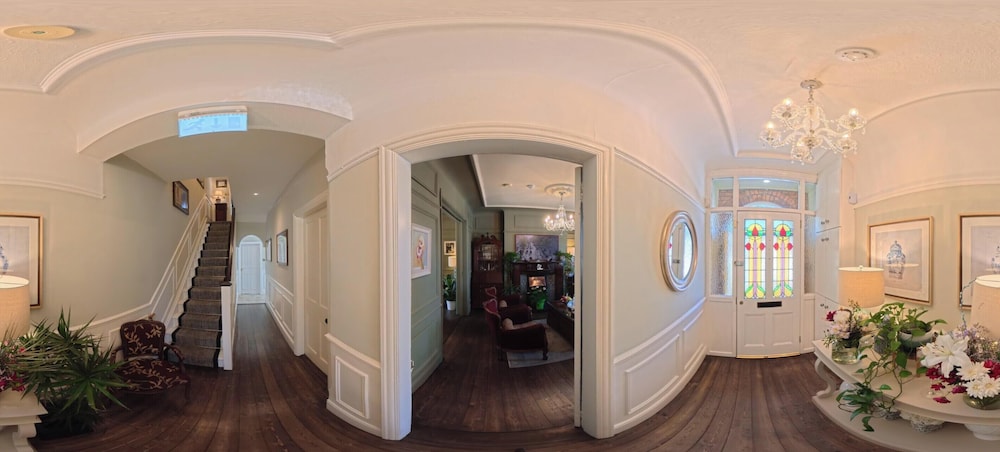 Avoca House 8/56